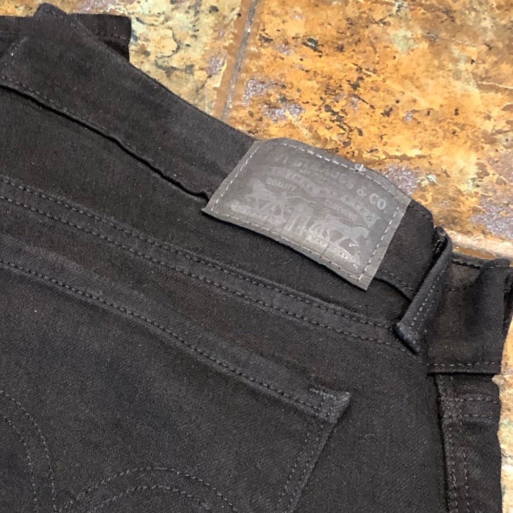 SOLD Levi’s straight, simple - Picture 3 of 4